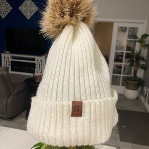 Lucky Brand Cozy White Pom-Pom Beanie One Size